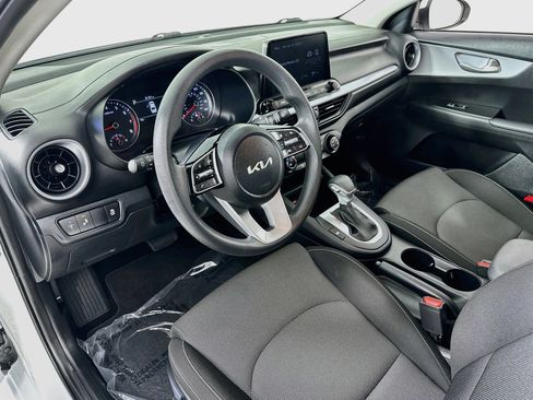 Used 2024 Kia Forte LXS w/ LXS Technology Package image 9