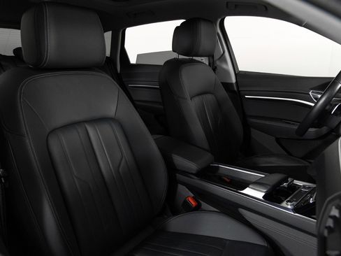 Used 2021 Audi e-tron Premium w/ Convenience Plus Package image 26