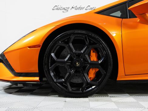 Used 2023 Lamborghini Huracan Tecnica image 4