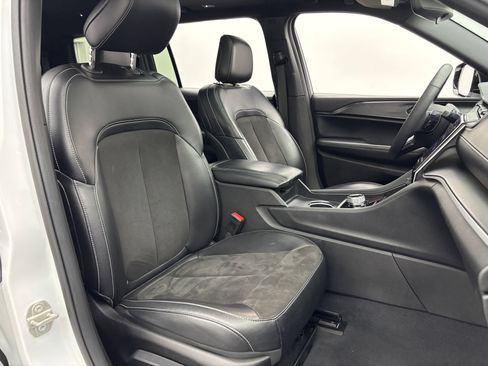 Used 2023 Jeep Grand Cherokee L Altitude AWD/4WD image 36