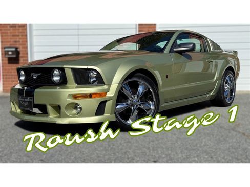Used 2005 Ford Mustang GT Premium image 2