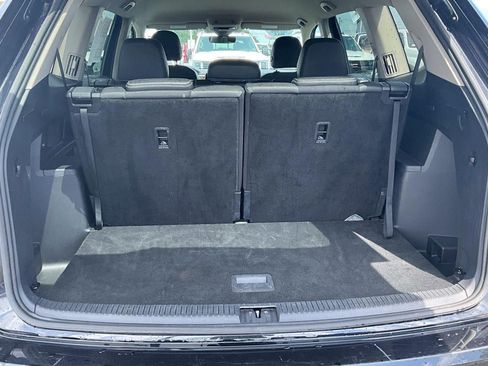 Used 2025 Volkswagen Atlas SE AWD/4WD image 4