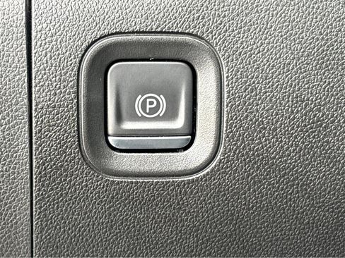 Used 2021 Chevrolet Silverado 1500 Custom Trail Boss w/ Midnight Edition image 29