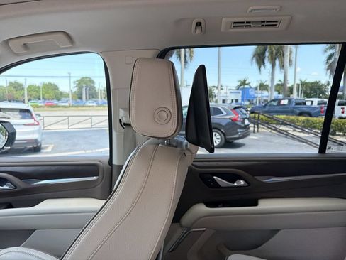 Used 2024 GMC Yukon XL Denali w/ Denali Reserve Package AWD/4WD image 12