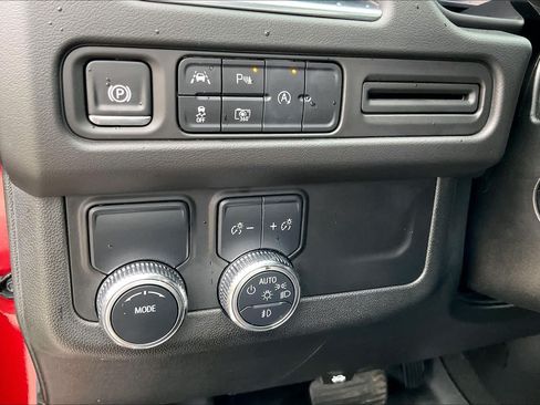 Certified 2024 GMC Yukon SLT w/ SLT Luxury Package RWD image 15