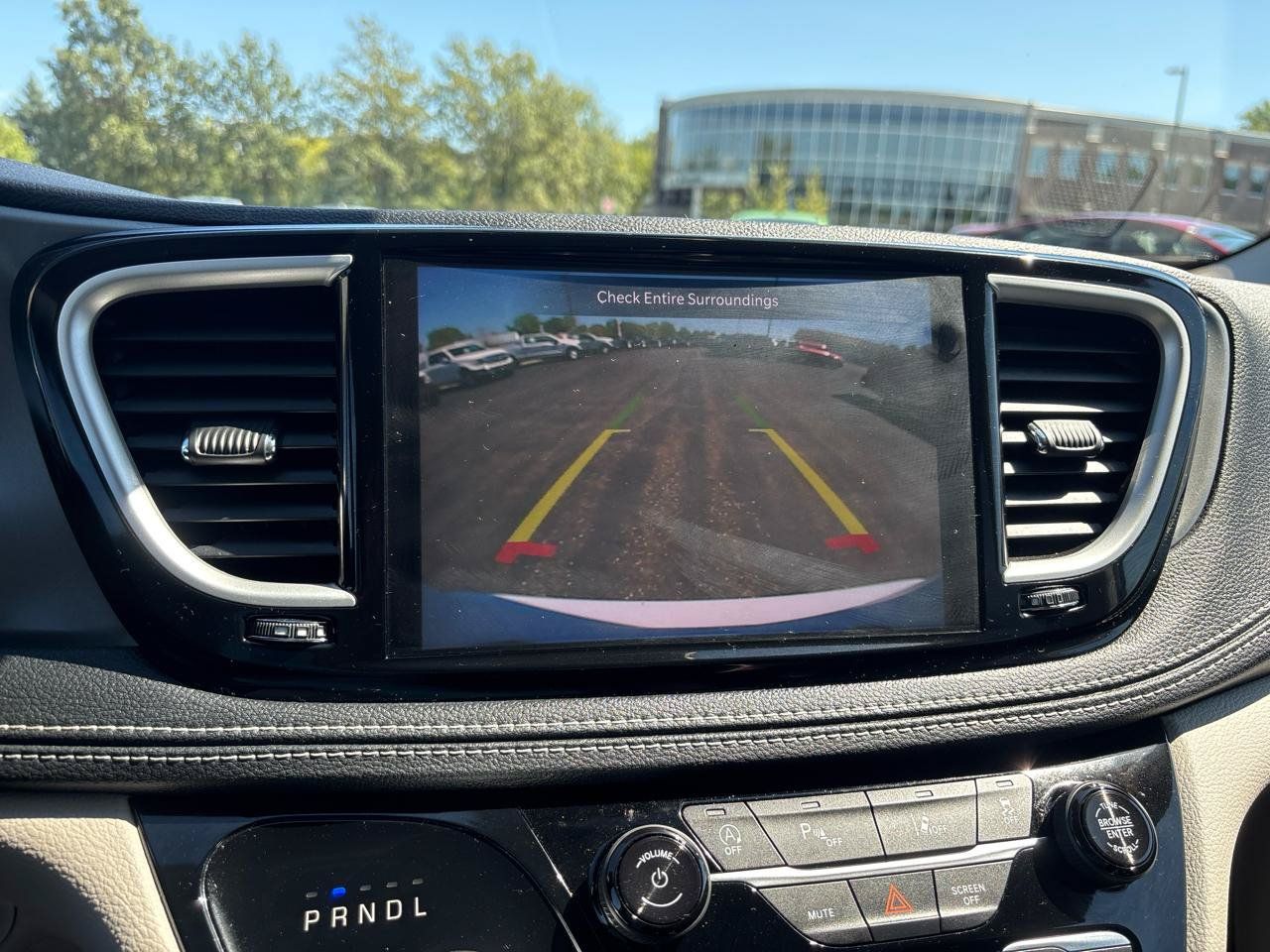 Used 2022 Chrysler Pacifica Touring-L FWD image 21