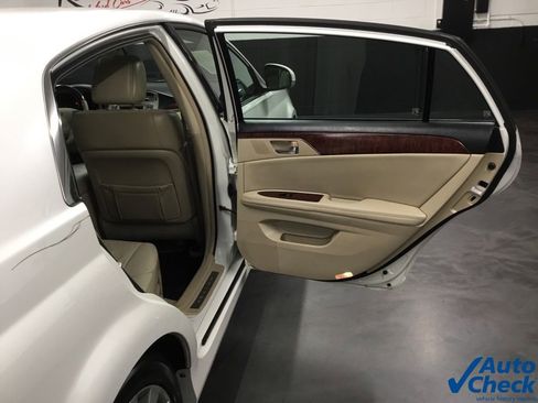 Used 2011 Toyota Avalon Limited image 32