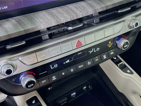 Used 2023 Kia Telluride EX w/ EX Captain's Chair Package FWD image 27