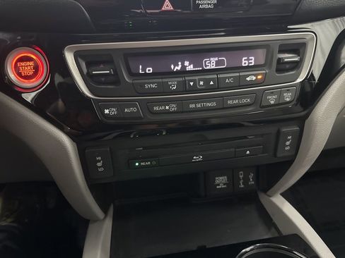 Used 2017 Honda Pilot Touring image 18