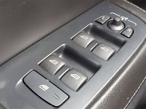 Used 2022 Volvo S60 B5 Momentum image 16