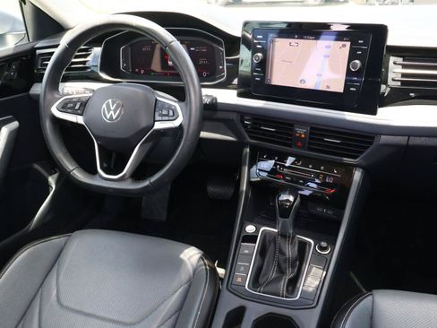 Used 2025 Volkswagen Jetta SEL FWD image 9