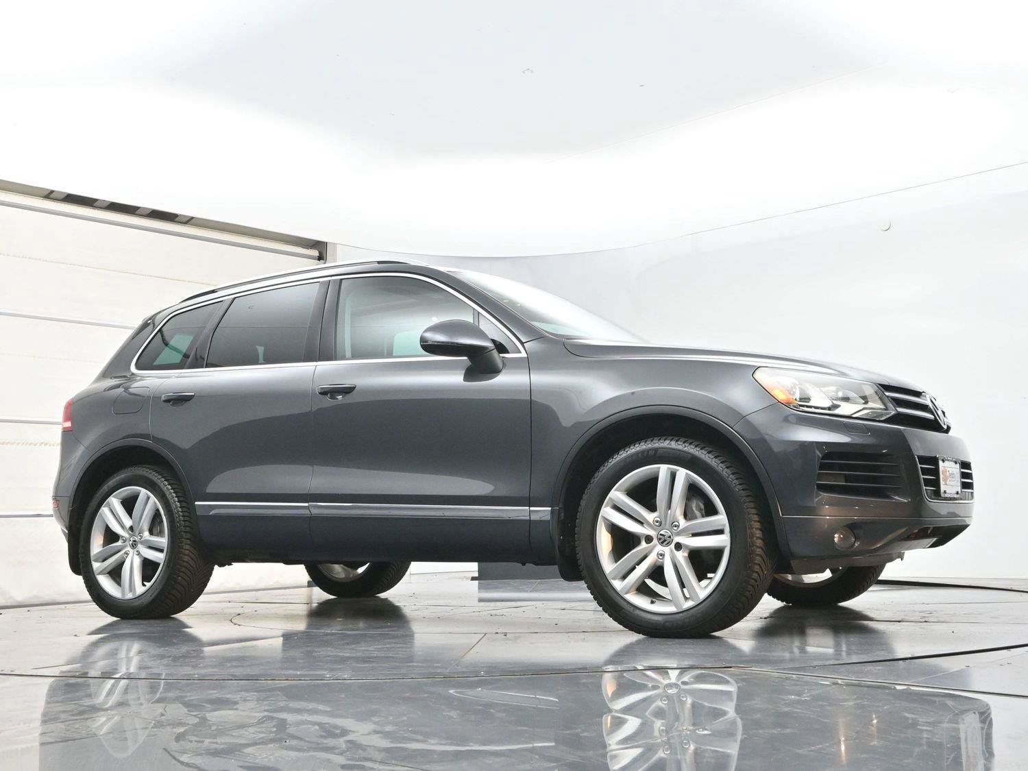 Used 2014 Volkswagen Touareg Executive AWD/4WD image 30