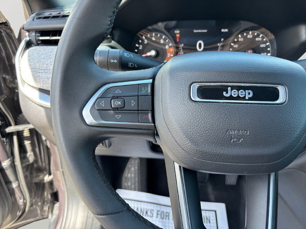 Used 2024 Jeep Compass Latitude AWD/4WD image 21