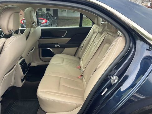 Used 2017 Lincoln Continental Select w/ Climate Package image 11