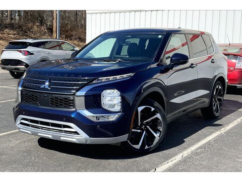 Used 2022 Mitsubishi Outlander SE image 1