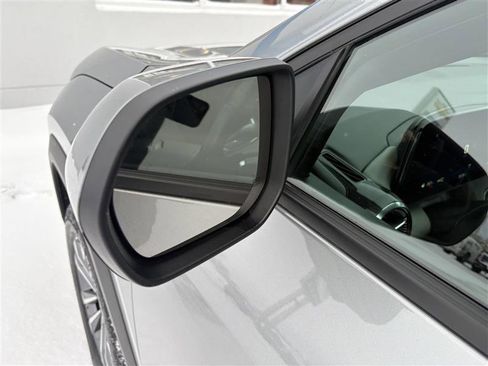 Used 2025 Chevrolet Equinox LT w/ Convenience Package II image 7