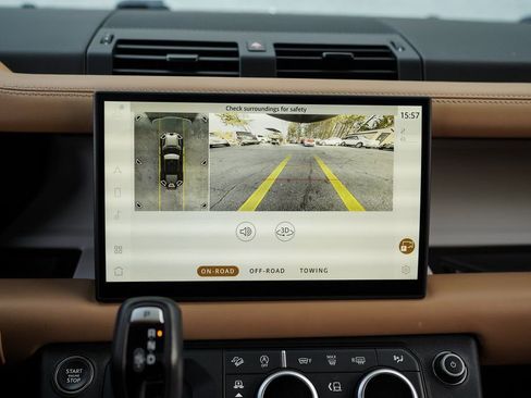 Used 2025 Land Rover Defender 110 S image 31