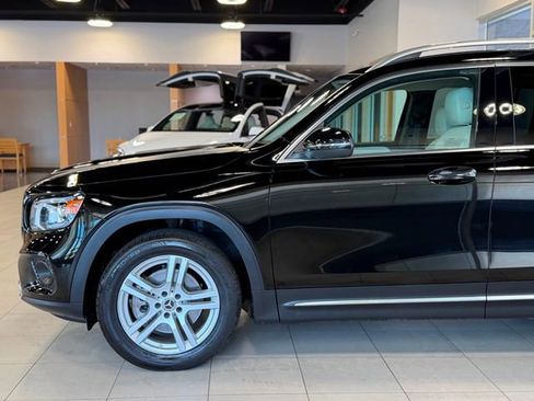 Used 2023 Mercedes-Benz GLB 250 4MATIC w/ Premium Package image 8