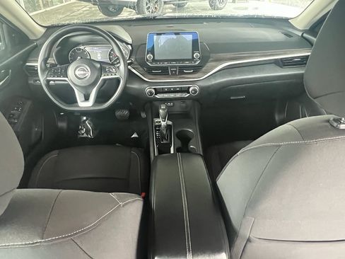 Used 2025 Nissan Altima 2.5 SV FWD image 13