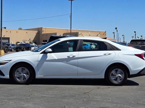 Used 2026 Hyundai Elantra SE FWD image 7
