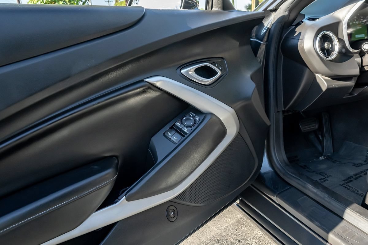 Used 2018 Chevrolet Camaro SS RWD image 13