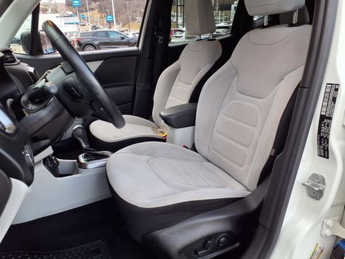 Used 2022 Jeep Renegade Latitude w/ Convenience Group image 9