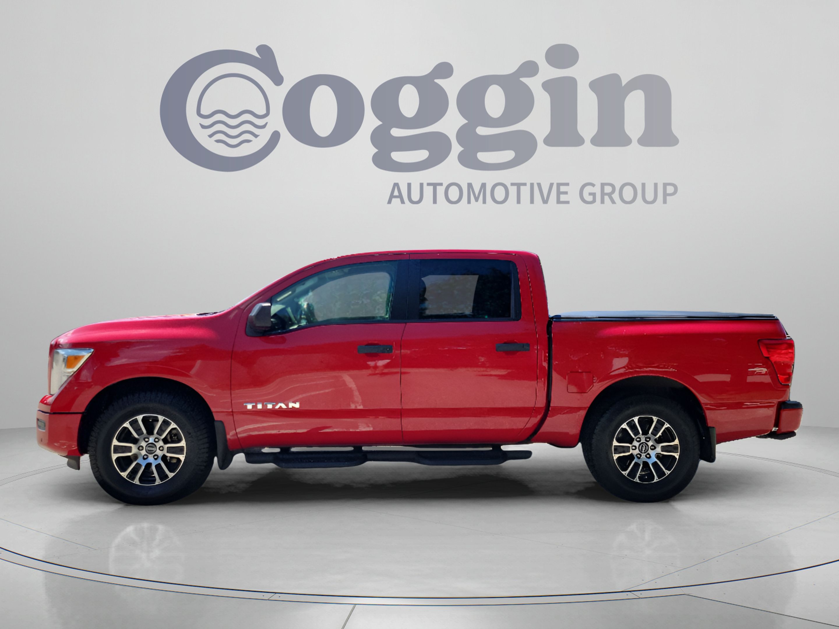 Used 2023 Nissan Titan SV w/ SV Convenience Package RWD image 2
