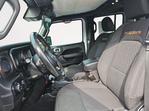 Used 2024 Jeep Gladiator Mojave w/ Convenience Group AWD/4WD image 9