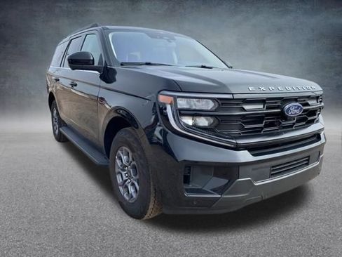 Used 2025 Ford Expedition Active AWD/4WD image 2
