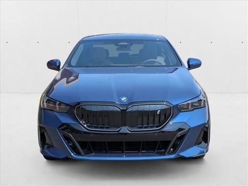 Used 2026 BMW i5 eDrive40 w/ M Sport Package image 5