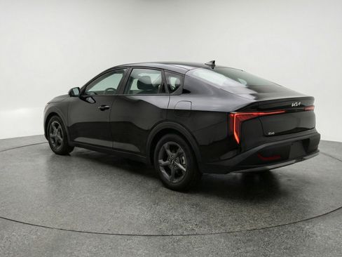Used 2025 Kia K4 LXS image 6