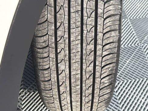 Used 2025 Hyundai Venue Limited image 23