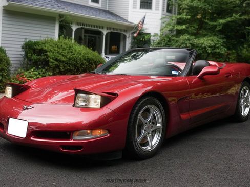 Used 2004 Chevrolet Corvette Convertible w/ Preferred Equipment Group RWD image 14
