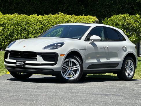 Certified 2025 Porsche Macan AWD/4WD image 1