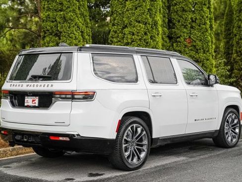 Used 2023 Jeep Grand Wagoneer Series III AWD/4WD image 19