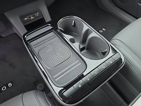 Certified 2025 Hyundai Ioniq 5 SEL image 18