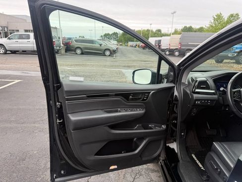 Used 2024 Honda Odyssey Elite image 11