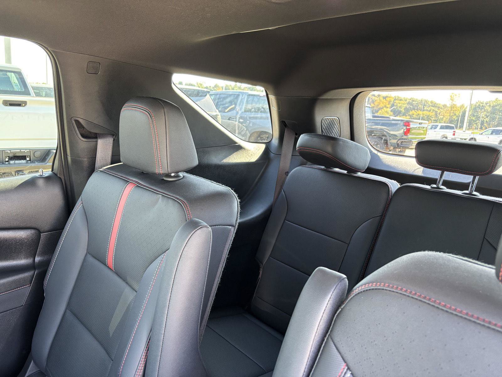 Used 2024 Chevrolet Traverse RS FWD image 16
