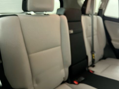 Used 2018 Toyota RAV4 LE w/ Carpet Mat Package AWD/4WD image 25