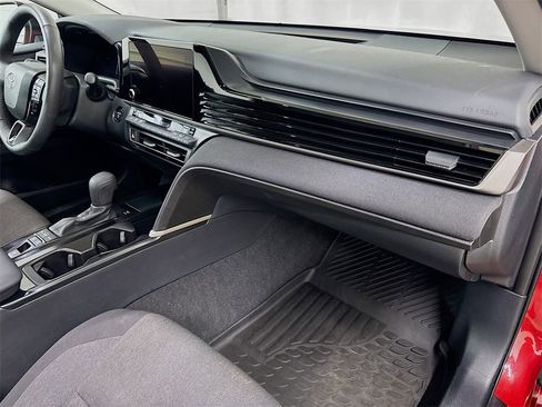 Used 2025 Toyota Camry LE image 27