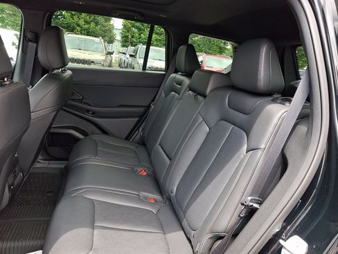 Used 2026 Jeep Cherokee Overland w/ Advanced Pro Tech Group AWD/4WD image 20