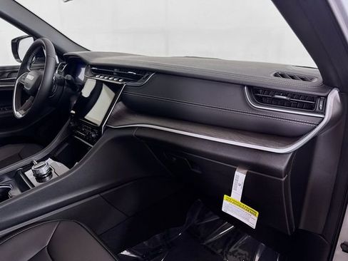 New 2025 Jeep Grand Cherokee L Limited w/ Black Appearance Package image 31