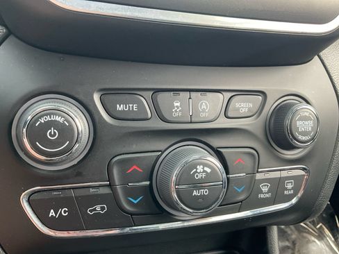 Used 2022 Jeep Cherokee Latitude Lux AWD/4WD image 28