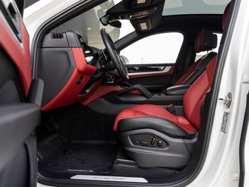 Certified 2025 Porsche Cayenne Coupe AWD/4WD image 22