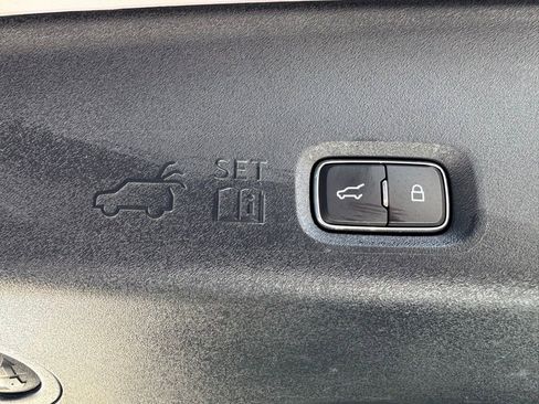 Used 2025 Ford Expedition Platinum AWD/4WD image 9