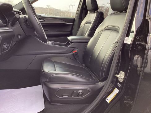 Used 2024 Jeep Grand Cherokee L Limited w/ Luxury Tech Group II image 15