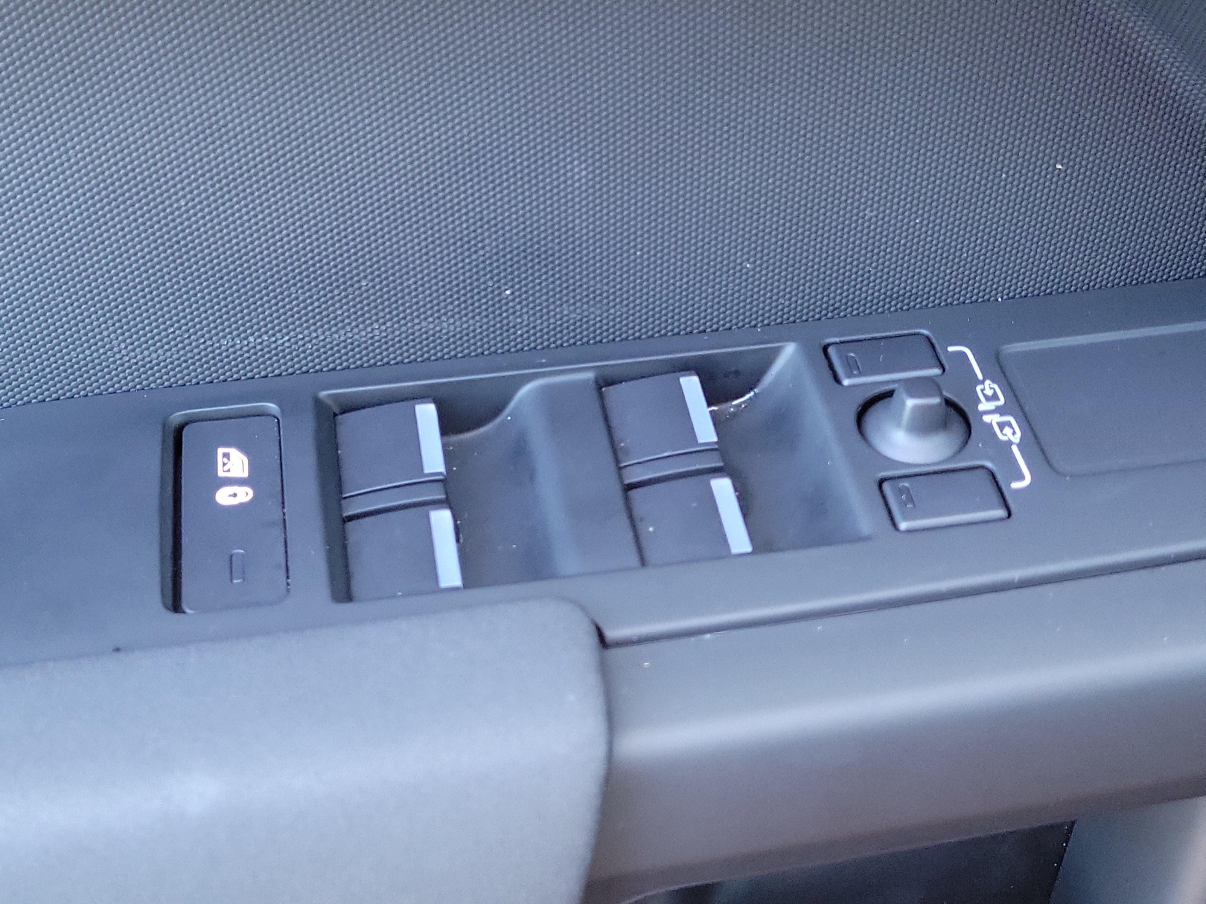 Used 2023 Land Rover Defender 110 AWD/4WD image 27