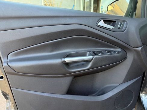 Used 2015 Ford Escape SE image 16