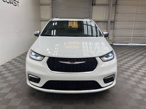 New 2026 Chrysler Pacifica Pinnacle image 4