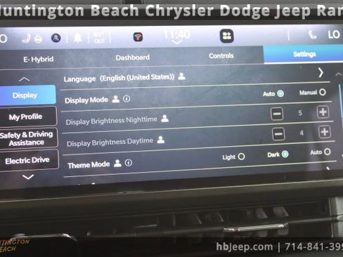 Used 2024 Jeep Wrangler Unlimited Sahara image 27